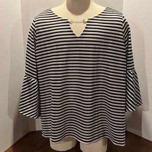 Calvin Klein Women’s plus Sz 3X Black & White Blouse 3/4 blousy sleeves.